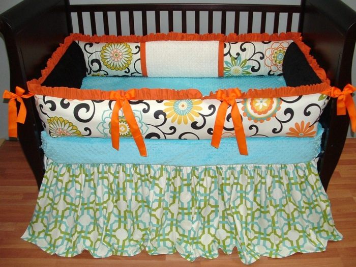 s mašľami a oranžovými akcentmi