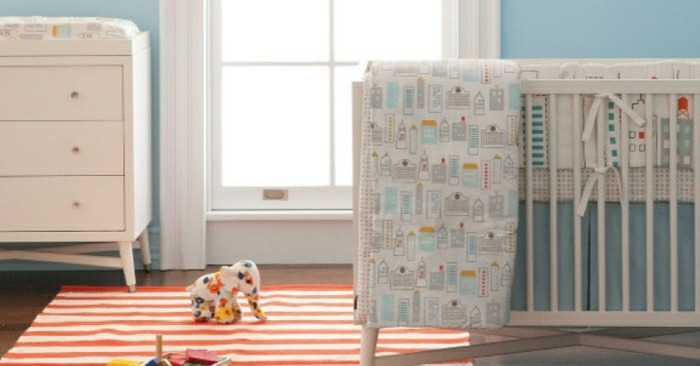 S výškovou detskou postieľkou