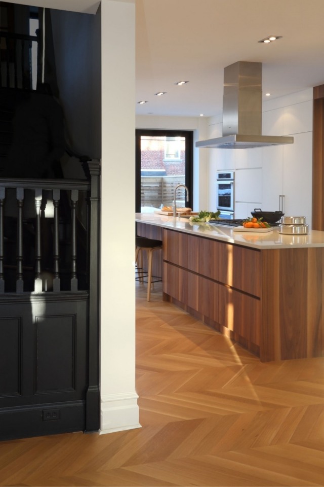 čiastočne viditeľná kuchyňa jednoducho hrá dôležitú úlohu moderné, čiastočne viditeľné, jednoducho zohrávajú dôležitú úlohu