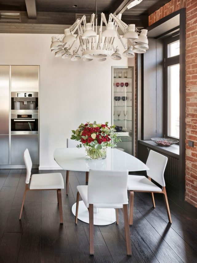 novo zrekonštruovaný byt zaujímavé masívne osvetlenie biela svetlá