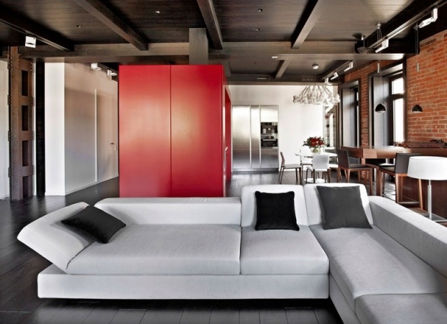 novo zrekonštruovaný byt obývacia izba biela dekorácia sedačky