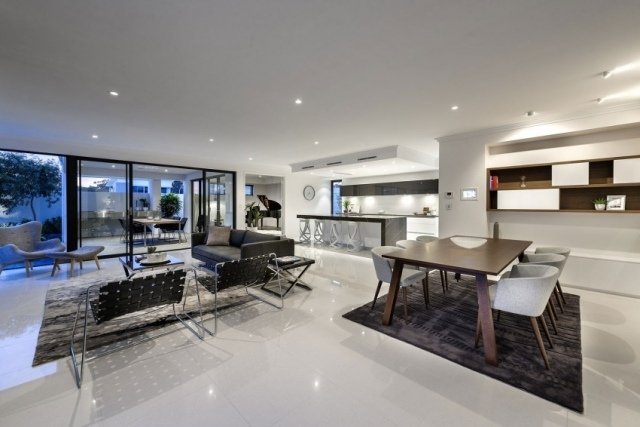 Sedacia súprava prízemie-lesklá-dlažba-podlahy-bielo-sivá