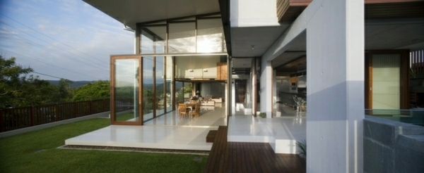 Záhradný dizajn domu svah