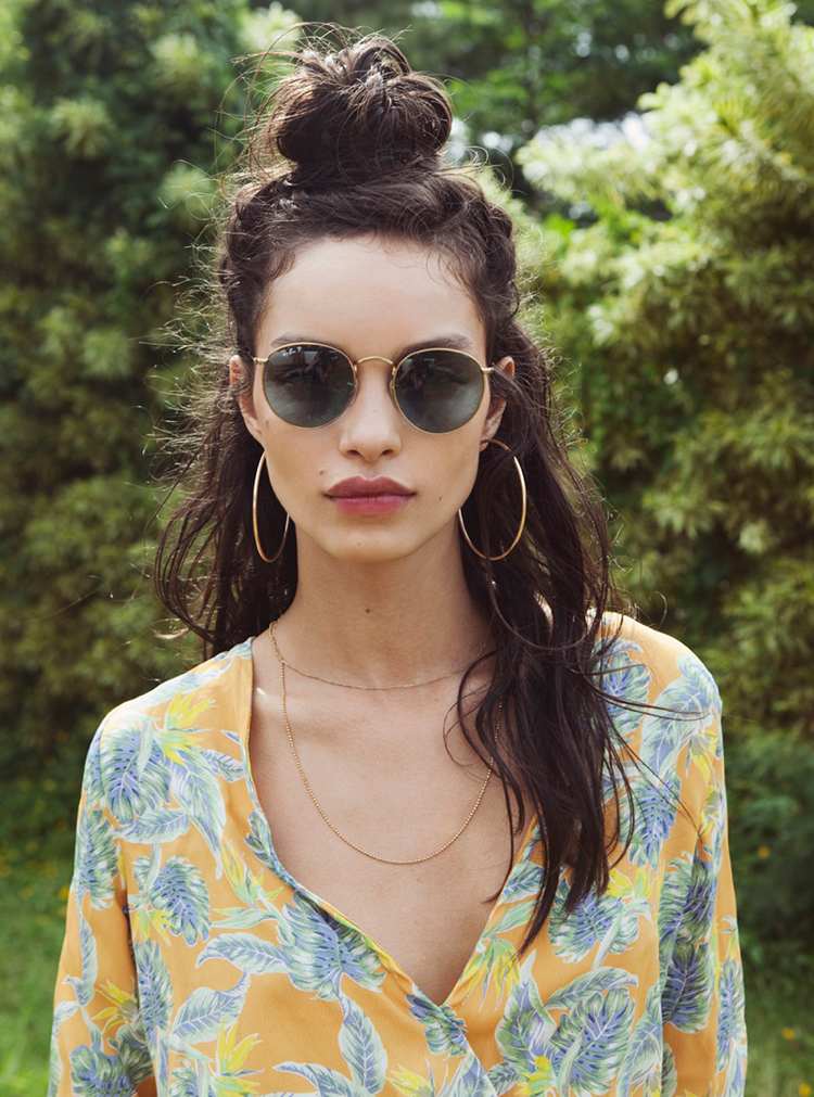 Nové trendy účesov pre dlhé, stredné a krátke vlasy - Half Bun nové-účesy-trendy-ženy-polodrdol-strapaté-exotické-dlhé vlasy