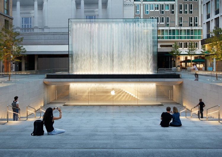 jablkový obchod sklenená moderná fontána milan