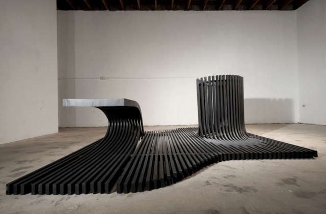 Inštalácia nápadov na podlahy na lavičke v mestskom parku USA