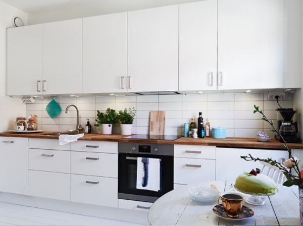 biela kuchyňa elegantno-škandinávsky ošumělý-elegantný nábytok