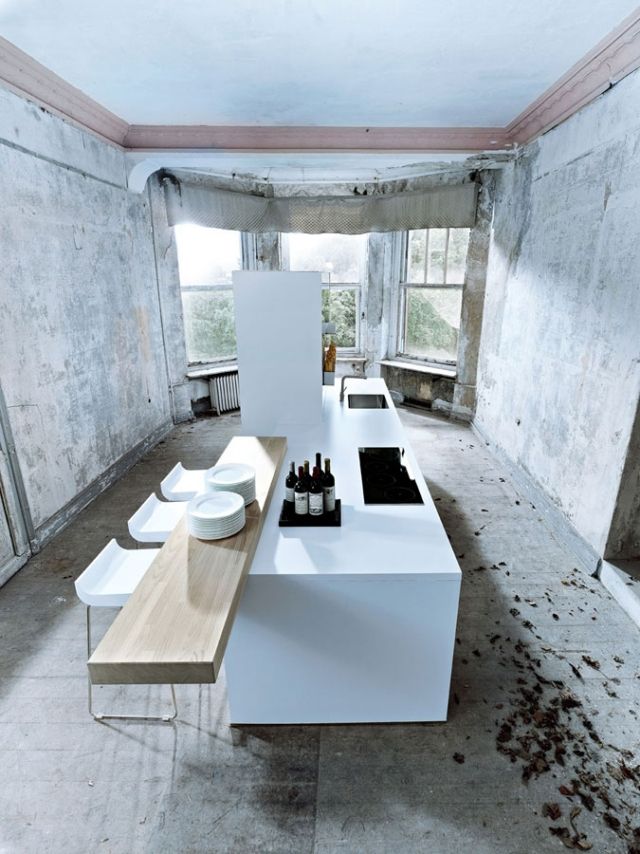 next125 kuchyňa biely ostrov jedálenský kút stolička drevený pult