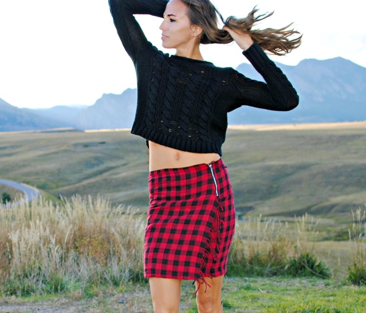 Z prehozu sa stane mini sukňa Šitie-začiatočník-sukňa-šál-drotárstvo-károvaný vzor