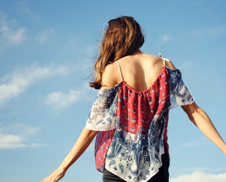 Ušite si blúzku bez ramienok sami - projekt pre začiatočníkov Šitie-začiatočníčka-blúzka-šifón-stará-šatka