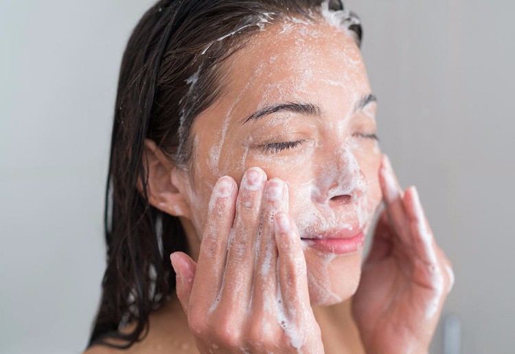 nekomedogénny gél na umývanie mlieka na čistenie make-upu