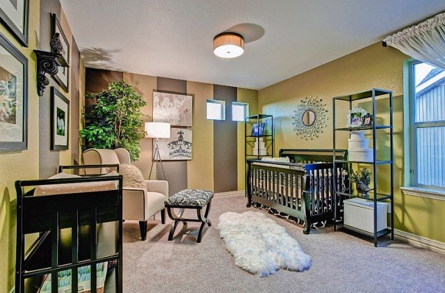 Stenový dizajn so zvislými pruhmi spôsobuje, že nízke stropy pôsobia vyššie Vertikálne pruhy-tapety-nízke-strop-farby-nápady