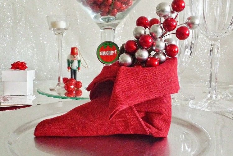 Vianočné dekorácie na stôl s obrúskami k mikulášskym čižmám nikolausstiefel-tinker-obrúsok-skladací-stôl-dekorácia-vianočný-nápad