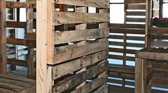 výstavba núdzového ubytovania z europaliet na recyklácii drevených dosiek