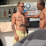 fotografija Nova tetovaža Justina Biebera od 05.12.2017. №002 - Justin Bieber's - tattoo-photo.ru