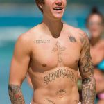 fotografija Nova tetovaža Justina Biebera od 05.12.2017. №014 - Justin Bieber's - tattoo-photo.ru