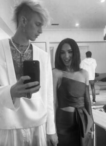 Megan Fox nye tatovering som et tegn på kærlighed til Machine Gun Kelly (Colson Baker) - foto til 2