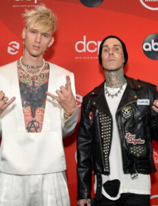 Megan Fox nye tatovering som et tegn på kærlighed til Machine Gun Kelly (Colson Baker) - foto til 3