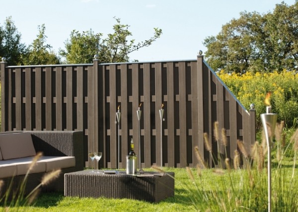 nápad na záhradný plot záhradný nábytok hnedý