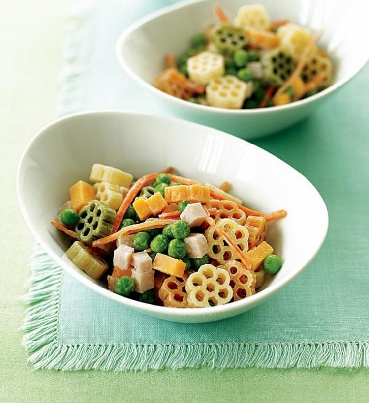 cestoviny-salat-deti-trojfarebne-cestoviny-fiori-hrach-mrkva-syr