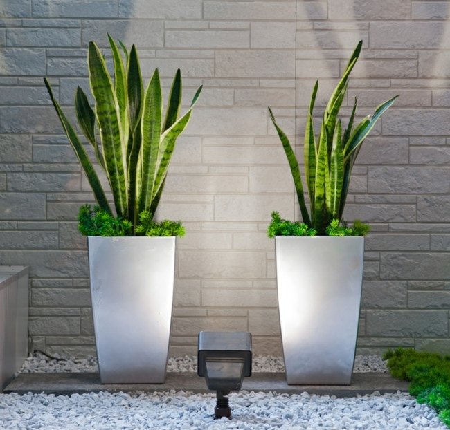 Kamenné dlaždice stena kamienková cesta kvetináče Zdobenie kamienkovej cesty, kvetináče, záhradná cesta, zdobenie