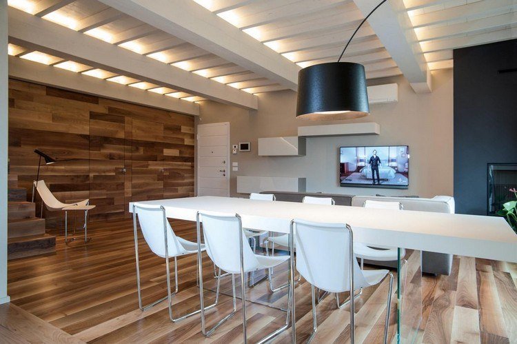 orech-parkety-stena-design-biele-drevo-trámový strop-jedálenský kút-moderné