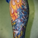 Foto af ny skoletatovering - by i brand - tatovering på benet