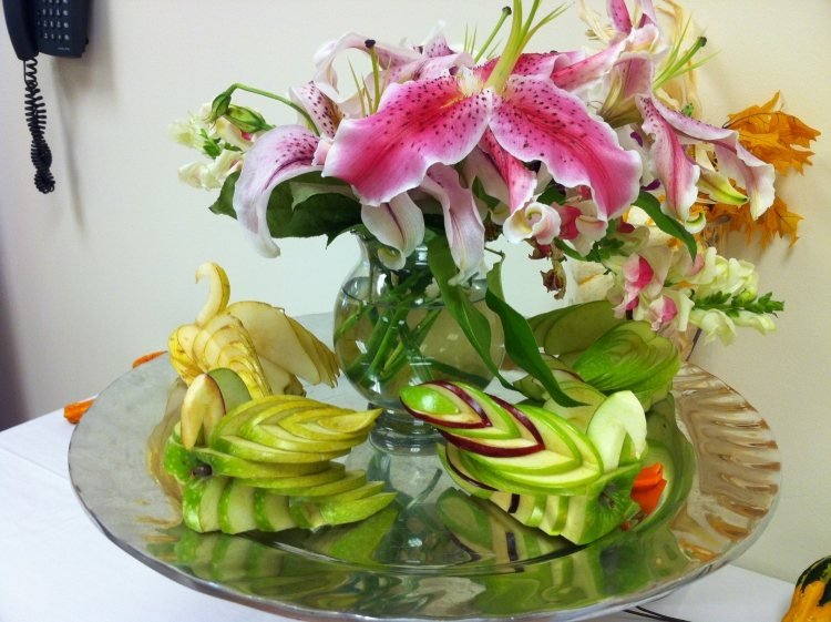 Vyrezávanie ovocných začiatočníkov-nápady-jablko-labute-návod