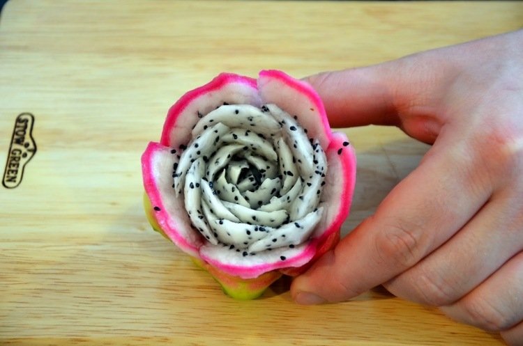 ovocie-rezba-začiatočník-kvet-drak ovocie