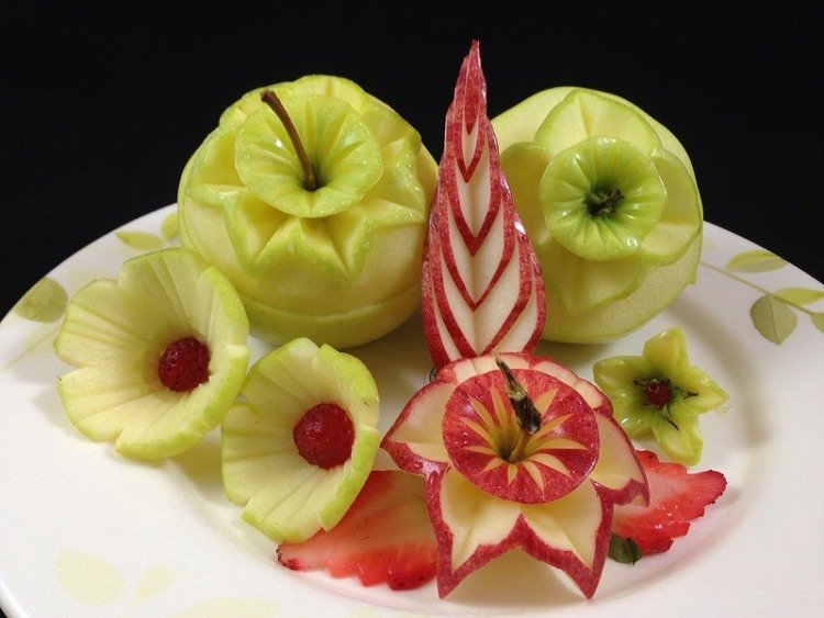 Rezbárske ovocie-začiatočník-zelená-červená-jablko-kvety