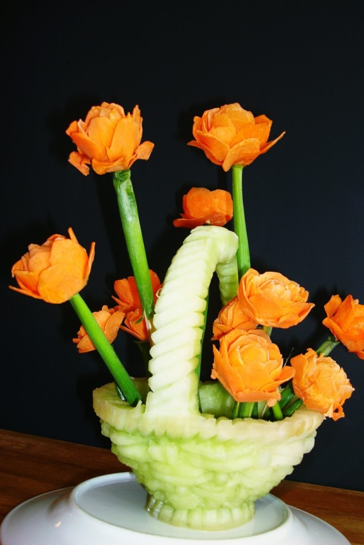 ovocie a zelenina rezbársky kôš melón kvety mrkva nápad