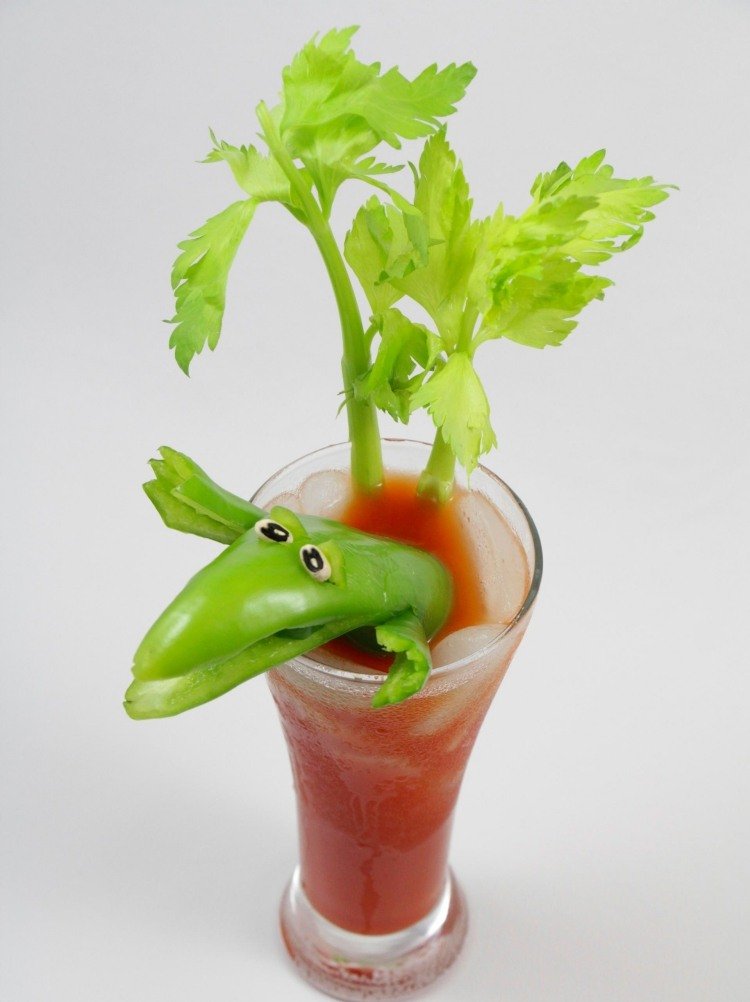 Cocktaildekoration-Idea-Bloody-Mary-krokodíl-zelená-paprika