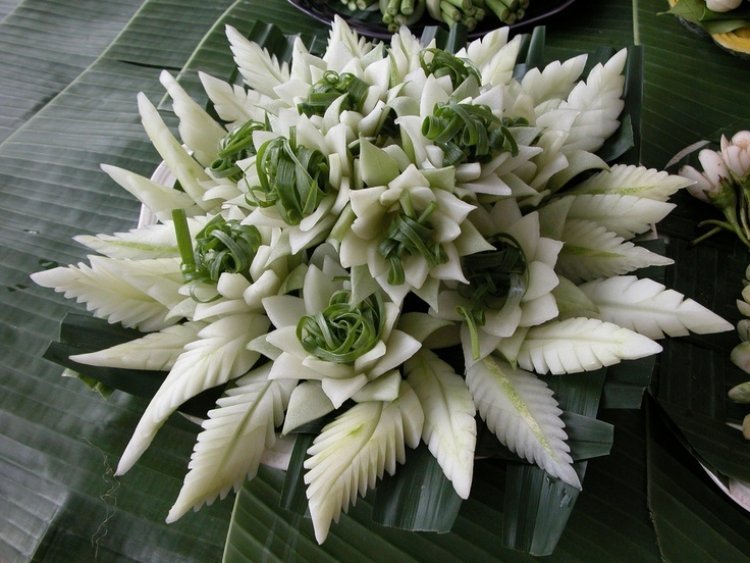 ovocno-zeleninová rezba-biela-zelená-pažítka-cvikla