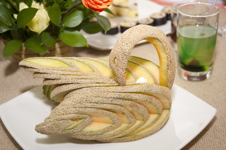fruit-carving-idea-cukor-melón-schwann
