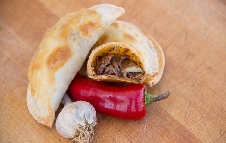 knedle plnené chvostom, červenou paprikou a cesnakom