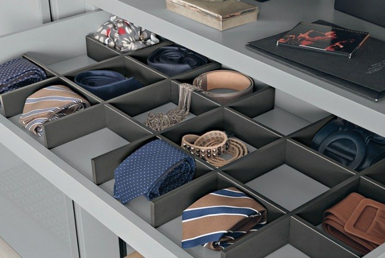 Rôzne organizéry a zásuvky pre väčšiu objednávku otvorené prvky šatníka-výsuvná zásuvka-divízia-väzby-pruhy-bodkovaný-pás-box-booklet-priečinok