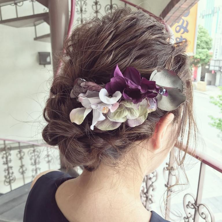 Účesy na oktoberfeste s nápadmi na bluen updos rýchlo