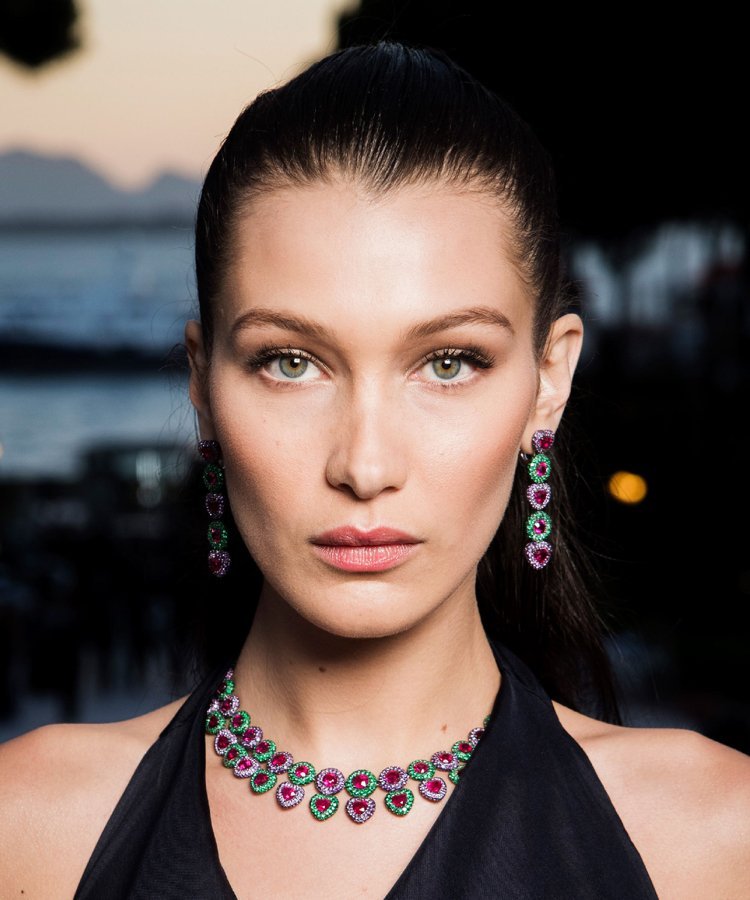 olivová pokožka, ktorá tvorí tipy pre make-up