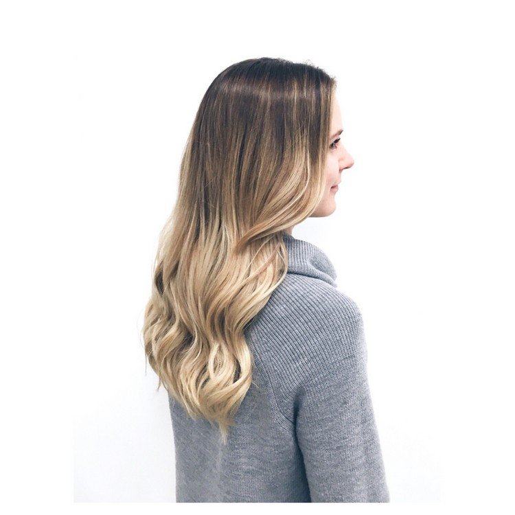 ombre-blond-dlhé-kučeravé vlasy-balayage-trend