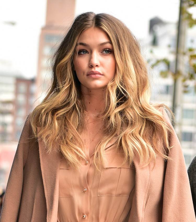 ombre-blond-dlhé vlasy-blond-farbenie vlasov