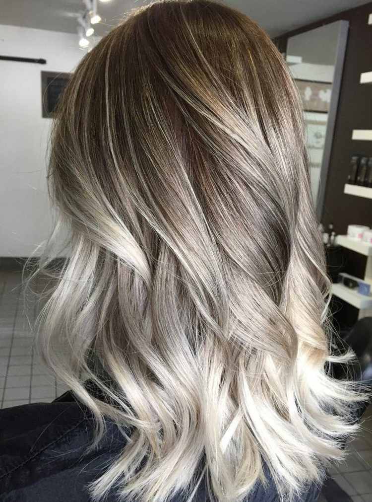 Blond ombre pre stredne dlhé vlasy ombre vlasy jaseň-blond-inšpirácia-svetlé-tipy-balayage-kaderník