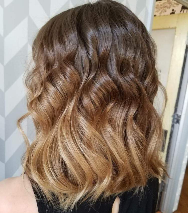 Urobte si ombre vlasy sami svetlohnedo-tmavo blond-vlny-dlhé bob