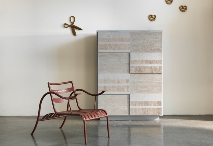 kolekcia nábytku ombre biele sivé béžové skriňové prúžky