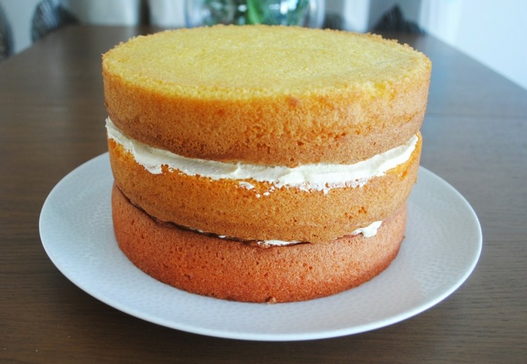 Koláč pozostáva z troch poschodí