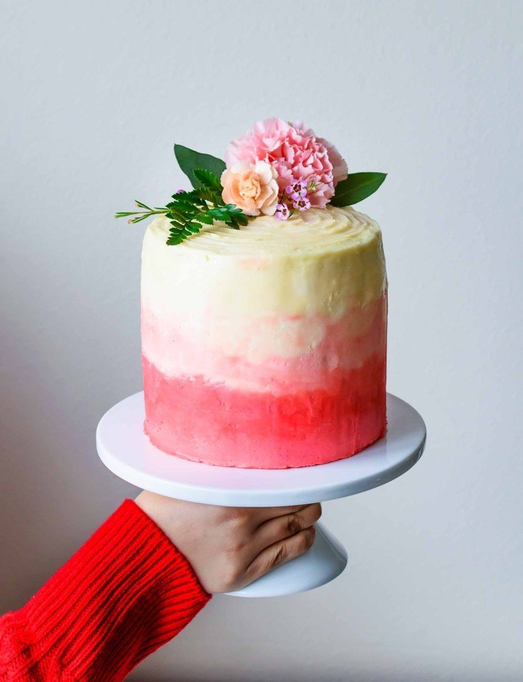 Tip na tortu na jar s kvetinovou výzdobou