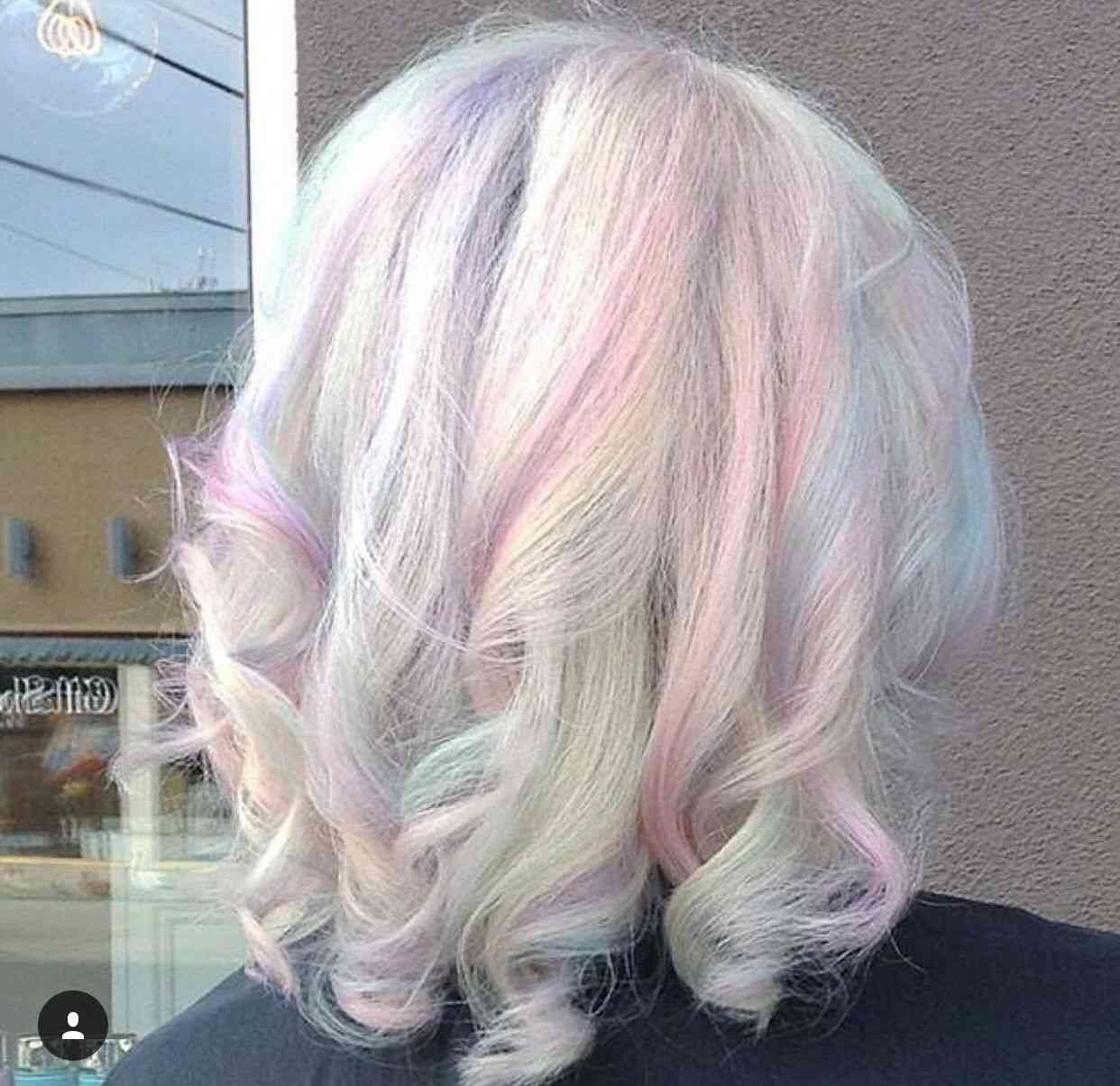Opálové vlasy zvýrazňujú účesy pre krátke vlasy Trendy žien
