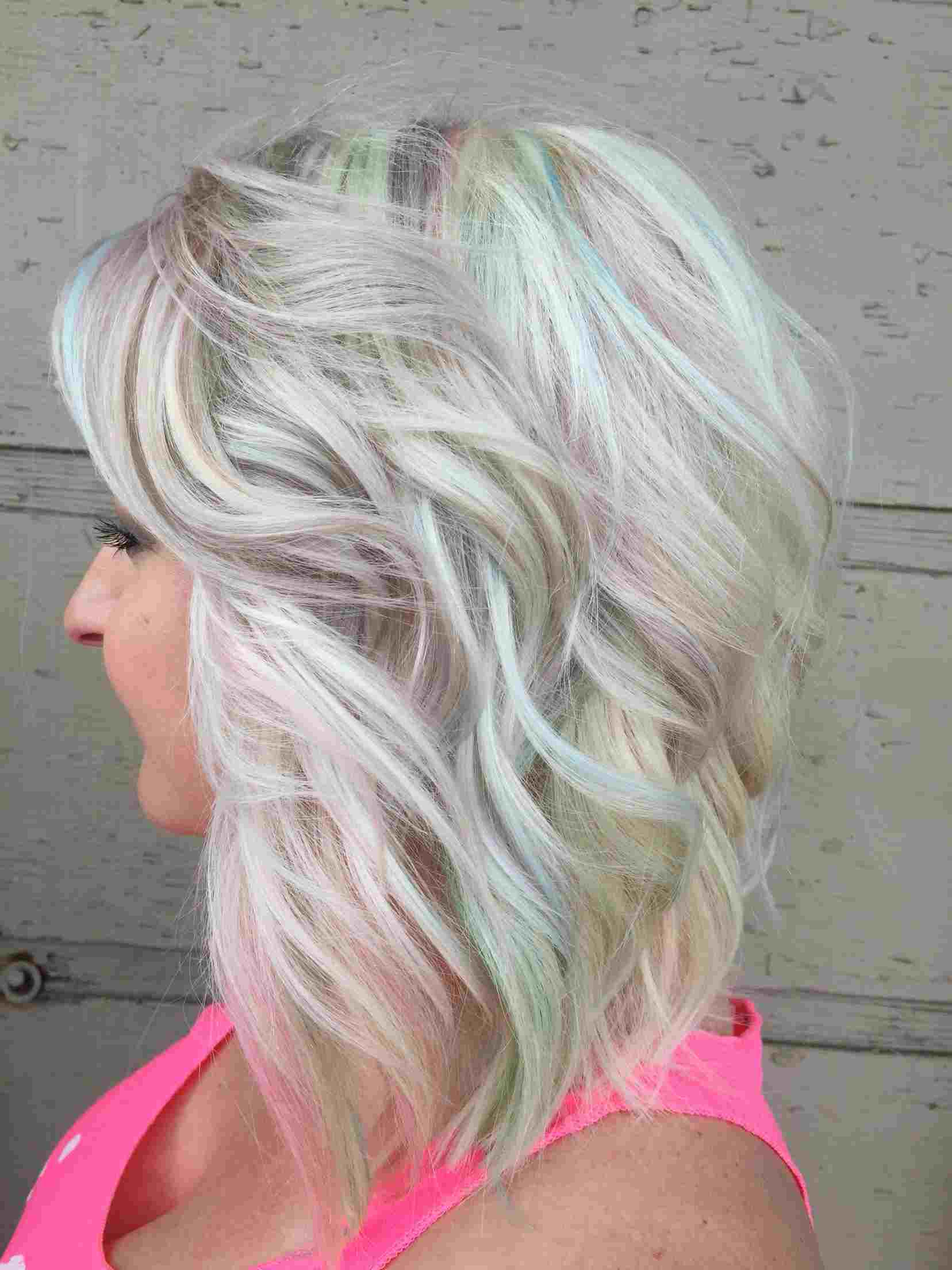 Svetlé vlasy s opálovými vlasmi Krátke vlasy Bob účes Platinové trendy blond vlasy