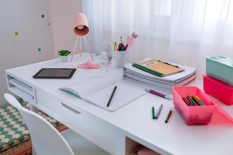 optimálne osvetlenie pracovného stola pre detské izby