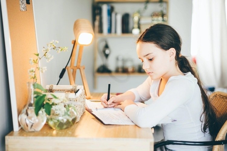 poloha osvetlenia stola a farba svetla