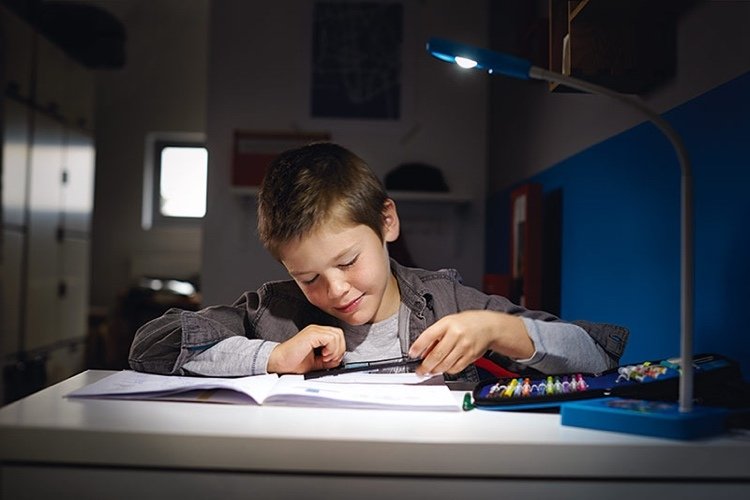 optimálny svetelný tok stola 400 až 1 000